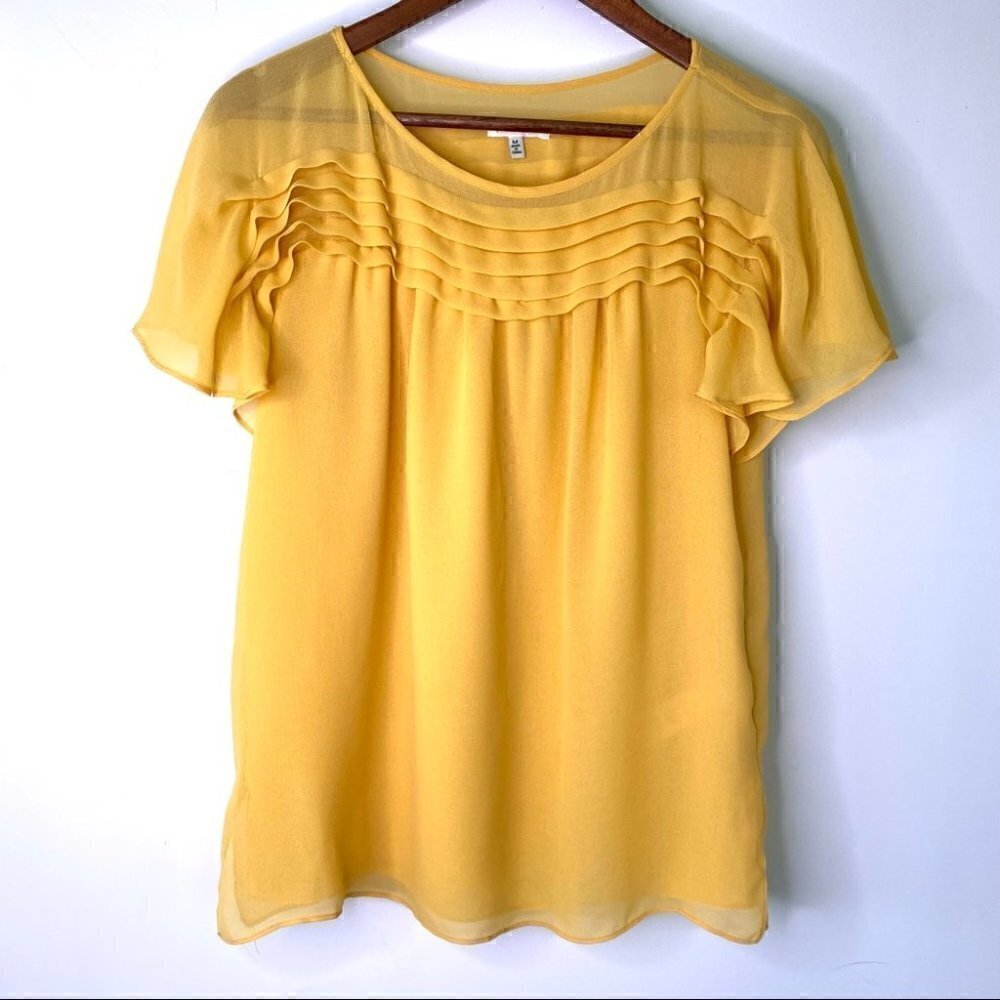 Max Studio top with crew neckline and short flutter sleeves